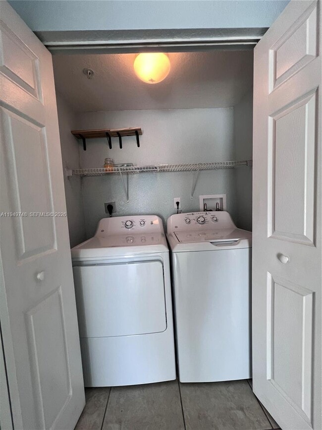 Building Photo - 10885 NW 89th Terrace