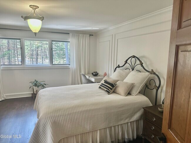 Building Photo - 9 Oakbrook Blvd