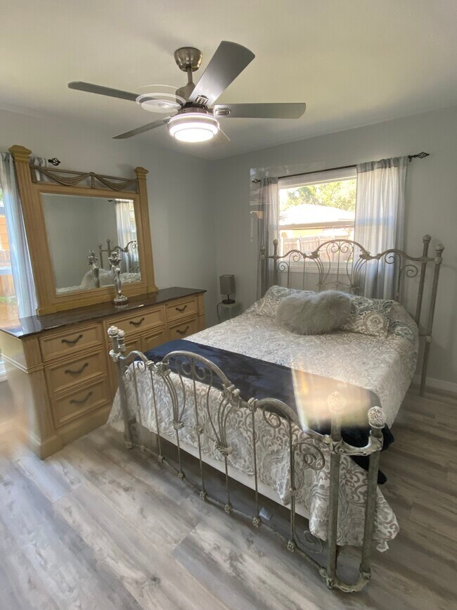 Building Photo - 2927 Forest Ln