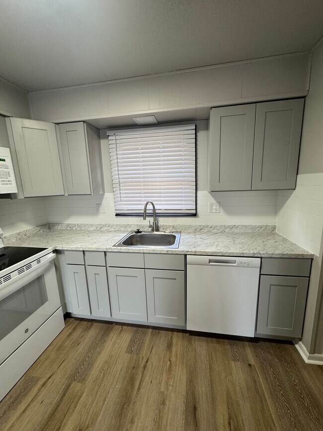 Building Photo - 2812 Mulberry Rd