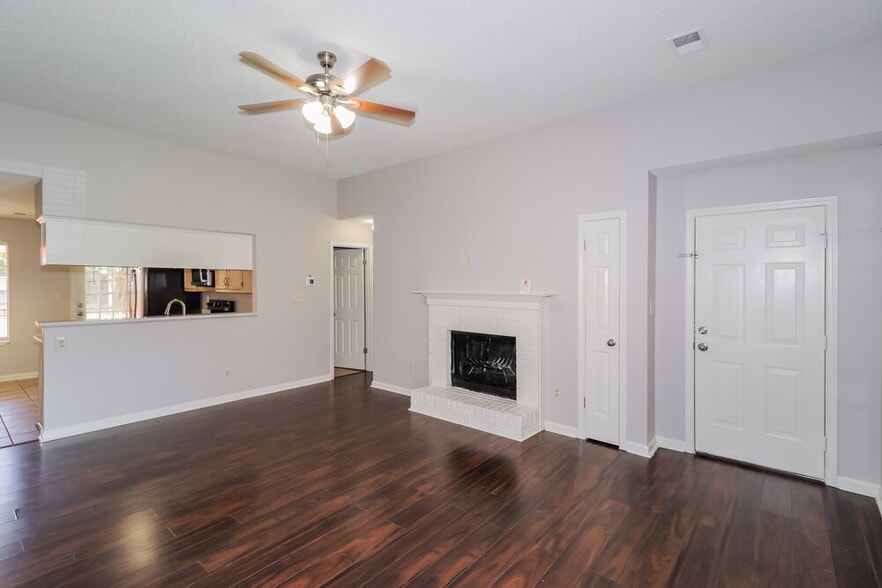 Building Photo - 7890 Hunter's Crossing