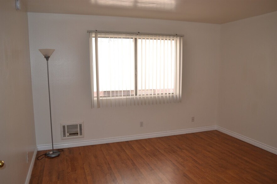 Building Photo - 719 N Eucalyptus Ave