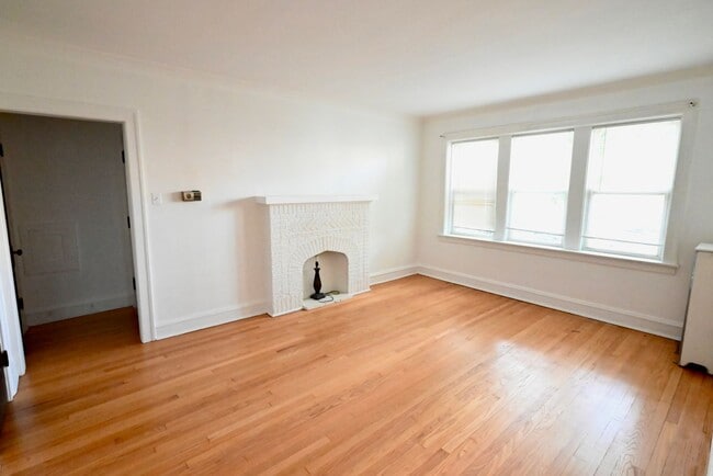 Building Photo - 2421 W Ardmore Ave