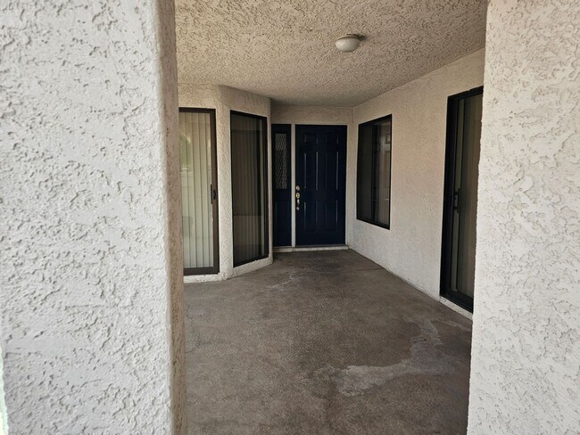 Building Photo - Unfurnished Long Term