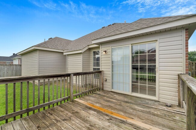 Building Photo - Fresh 3 Bed 2 Bath home in great location!