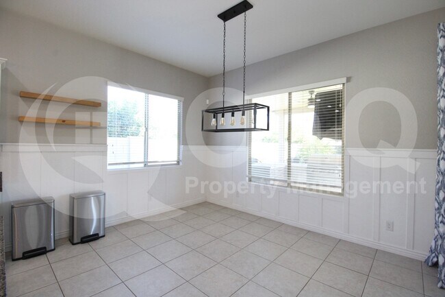 Building Photo - 4247 E Comstock Dr