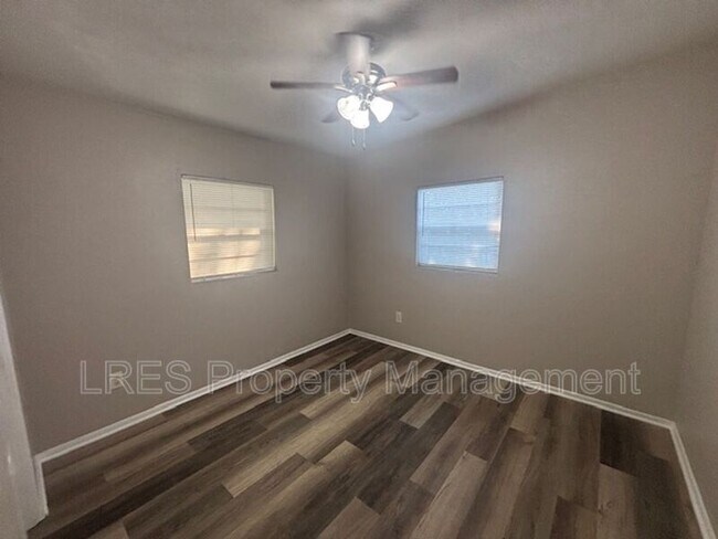 Building Photo - 314 Nanette Dr