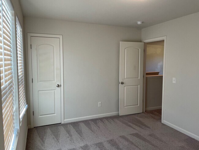 Building Photo - Beautiful 4 bed 3 bath home!