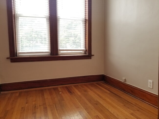 Building Photo - 2152 W Iowa St