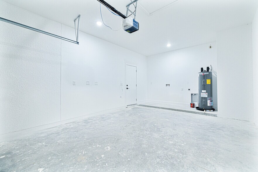 Building Photo - 5125 24th St SW