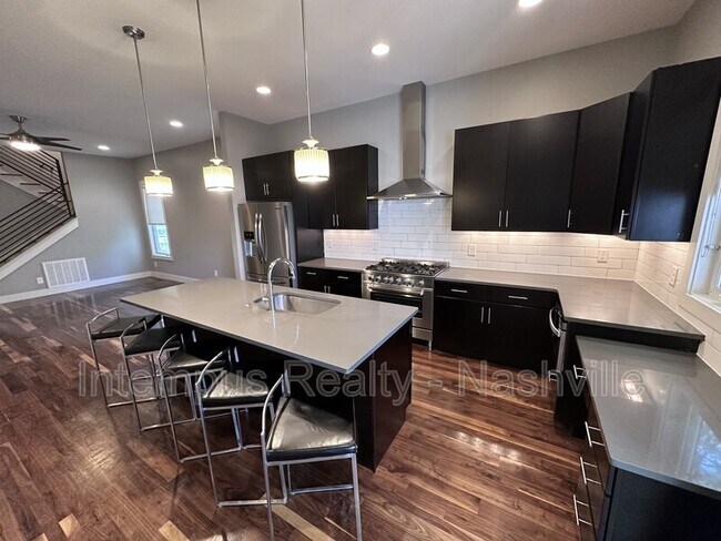 Building Photo - 929 13th Ave S