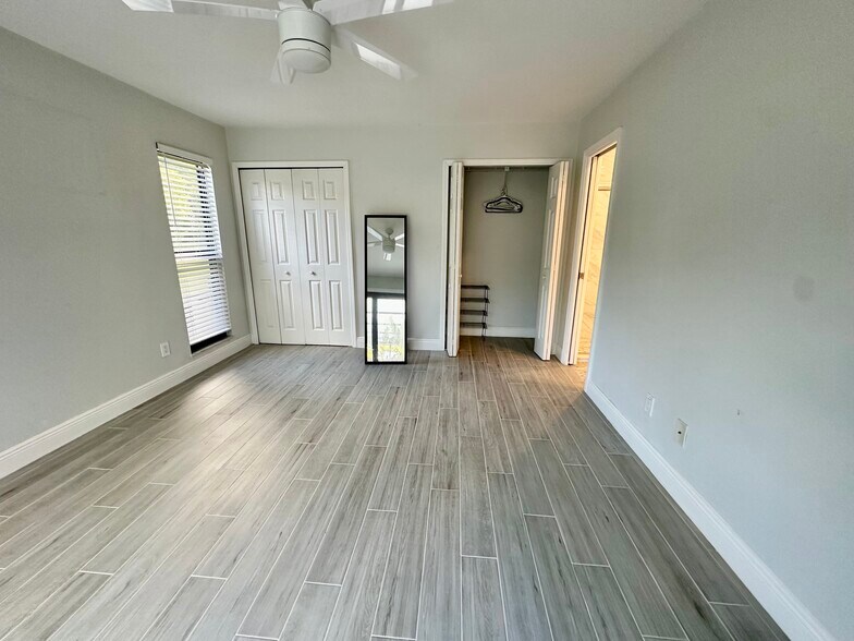 Building Photo - 6300 Royal Woods Dr