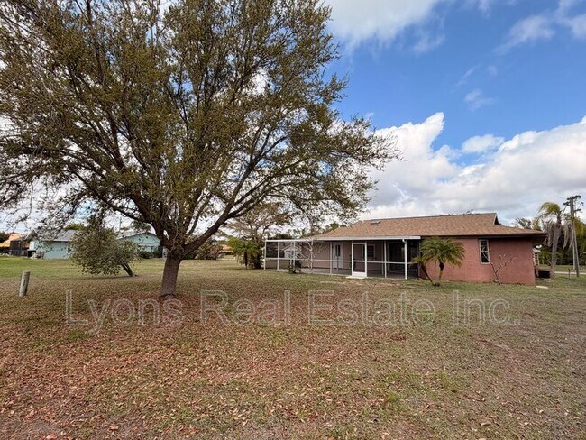 Building Photo - 25043 Palisade Rd