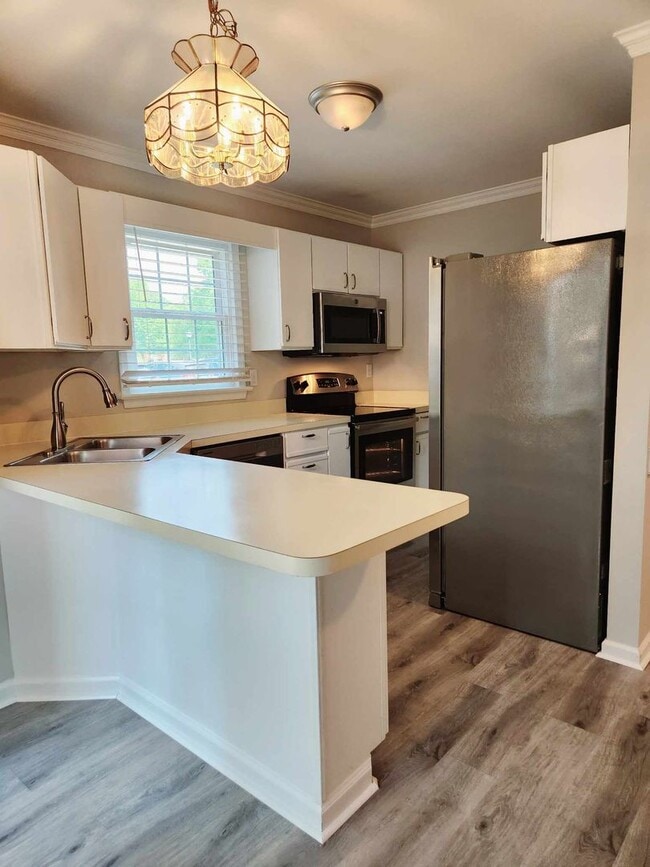 Building Photo - Adorable York County Condo