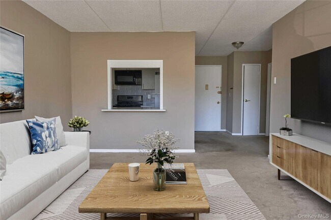 Building Photo - 2 Consulate Dr