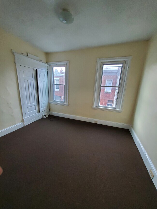 Master bedroom - 4435 N Cleveland St