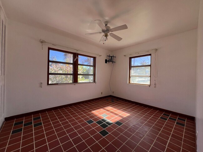 Building Photo - $1,450 ** Annual Lease (Includes Water/Electric/Lawn) * 1 Bedroom / 1 Bath * DUPLEX * Historic, D...