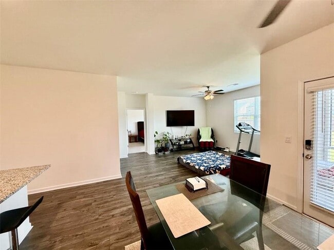 Building Photo - 2015 Waycross Ln