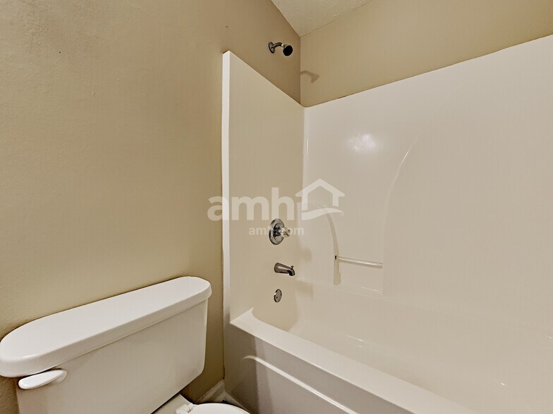 Building Photo - 227 Starlyn Dr