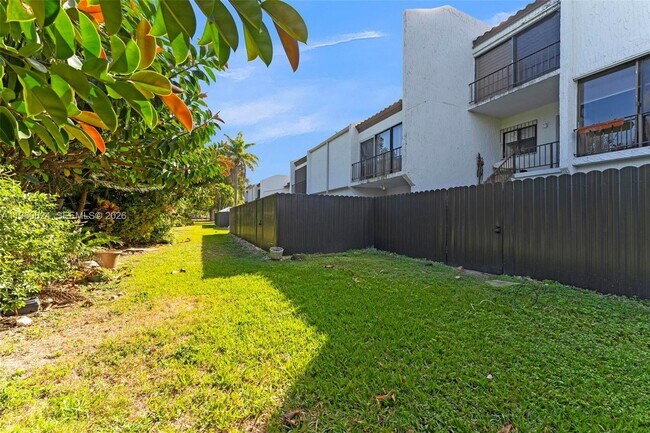 Building Photo - 6502 Kendale Lakes Dr