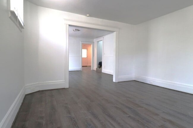 Building Photo - $1,300 - Newly 3 Bedroom 2 Bath