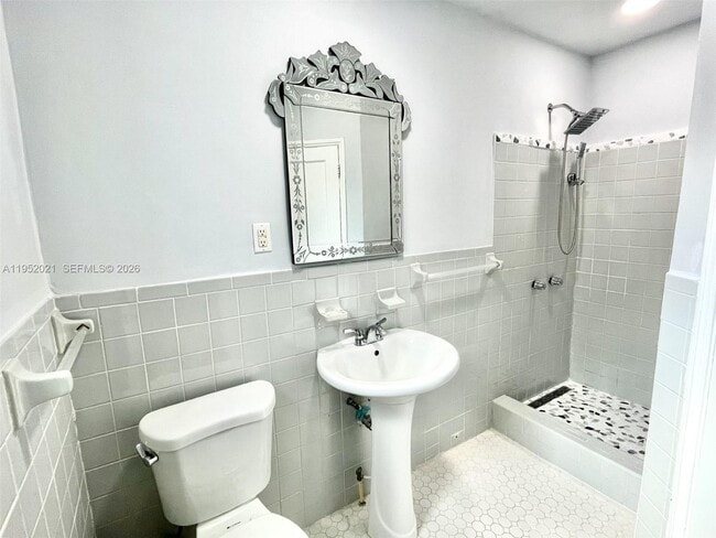 Building Photo - 1650 SW 21st St