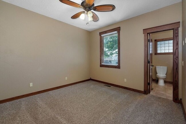 Building Photo - 1367 E Siler Pkwy