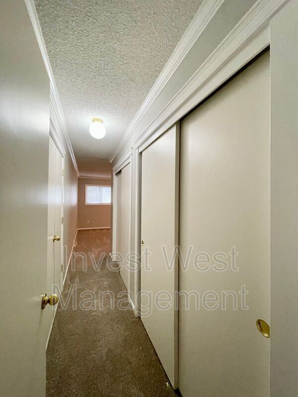 Building Photo - 6224 NW Dogwood Dr