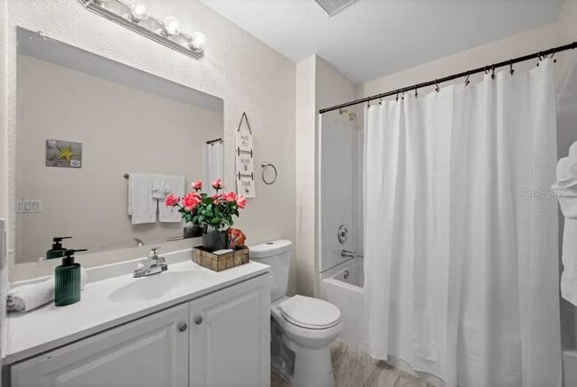 Building Photo - 2715 Lee St