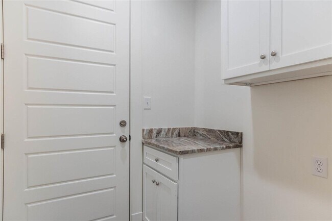 Building Photo - 414 Traditions Blvd