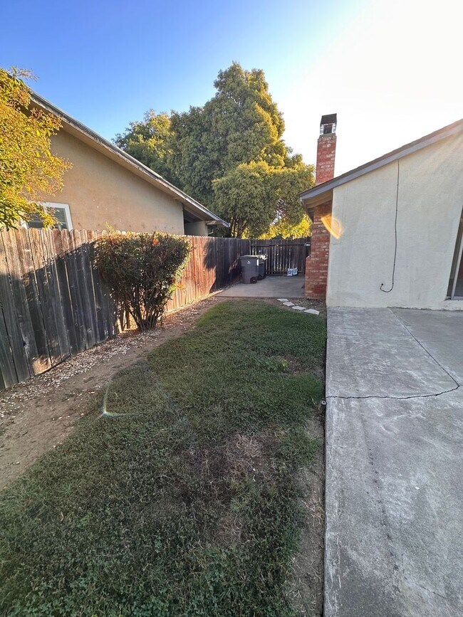 Building Photo - 2701 Blackburn Dr