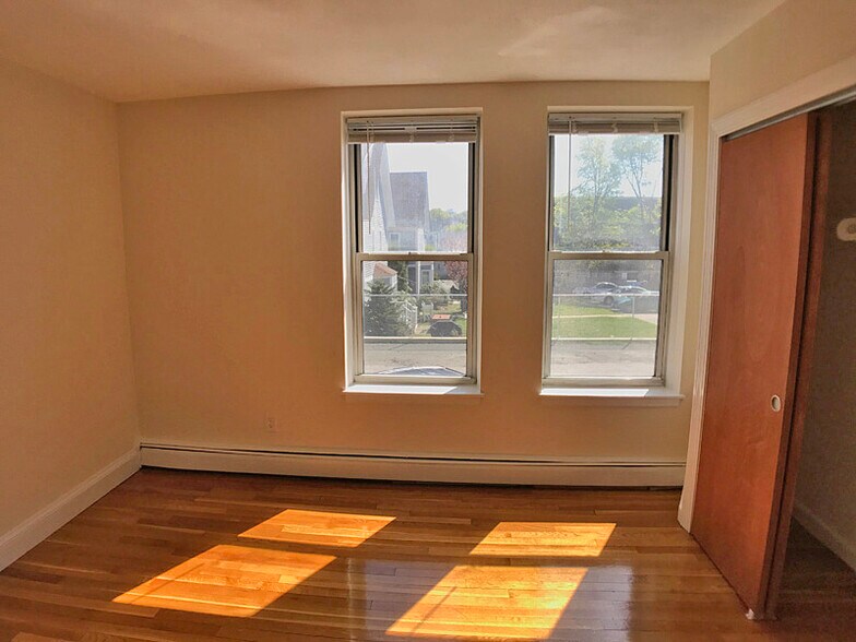 Building Photo - 168 N Beacon St