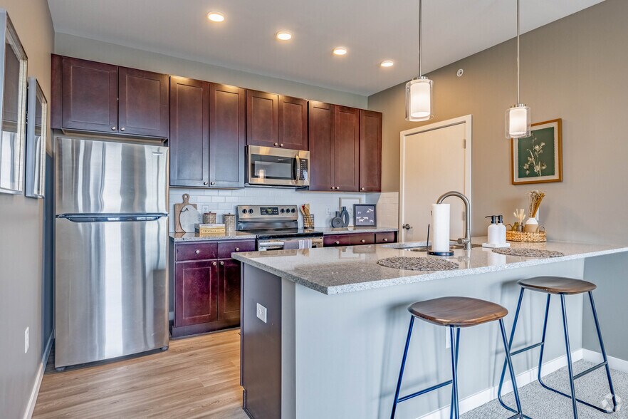 2BR, 2BA - 1,014SF - Kitchen - Liberty Flats