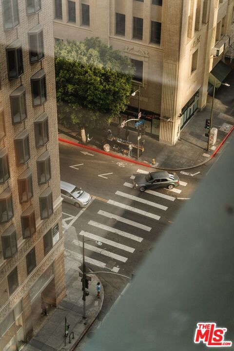 Building Photo - 655 S Hope St