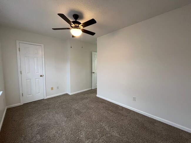 Building Photo - Adorable!