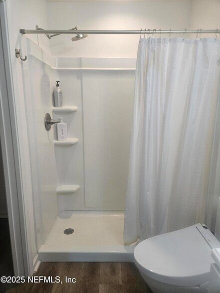 Building Photo - 840 W 10th St