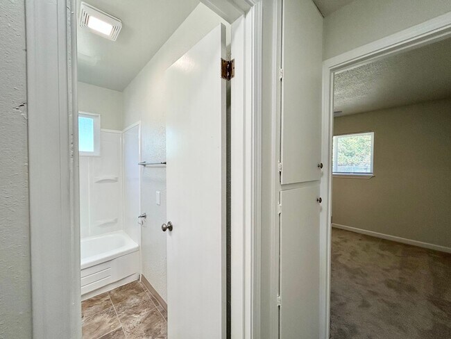 Building Photo - Freshly Updated 3 Bedroom Home with Garage, Fenced Yard & Covered Patio!