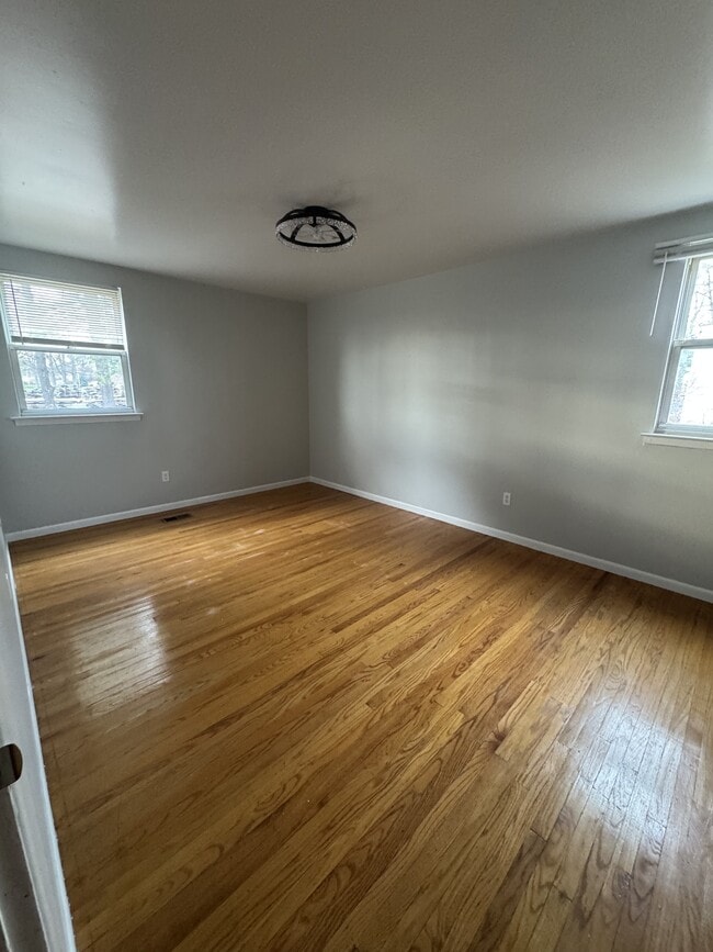 Building Photo - 10008 Jeanes St