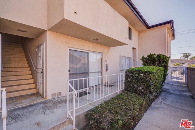 Building Photo - 305 E Plymouth St