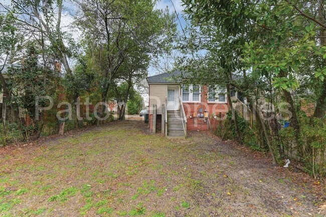 Building Photo - 822-824 Cedar Terrace - Inside CofC - R16404-08-23