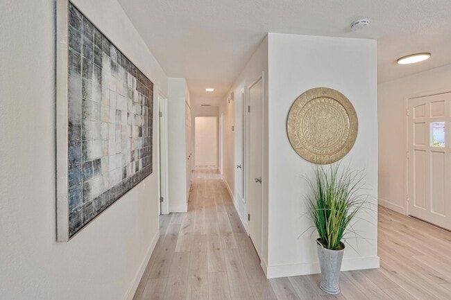 Building Photo - 74398 Myrsine Ave