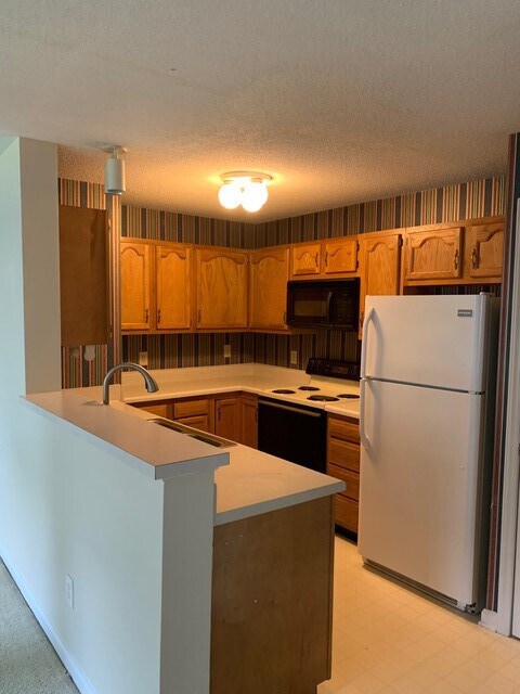 Building Photo - ****** HALF OFF FIRST FULL MONTH OF RENT!! ******