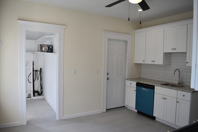 Building Photo - 47 Gem Ave