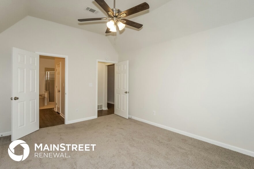 Building Photo - 4451 Lunsford Dr