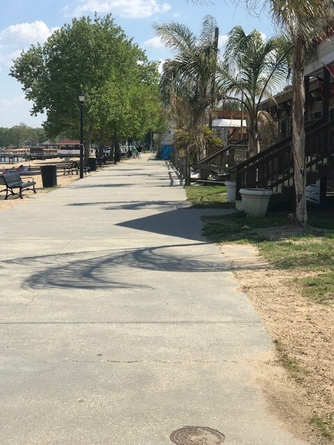 Building Photo - 702 Garfield Ave