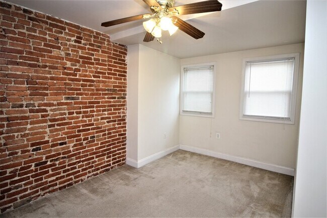 Building Photo - 1819 Jackson St