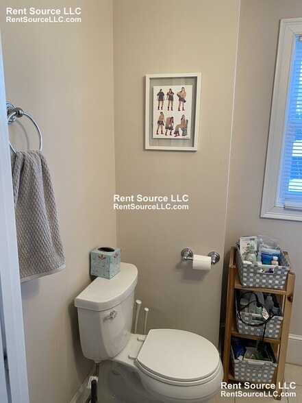 Building Photo - 15 Sargent Ave