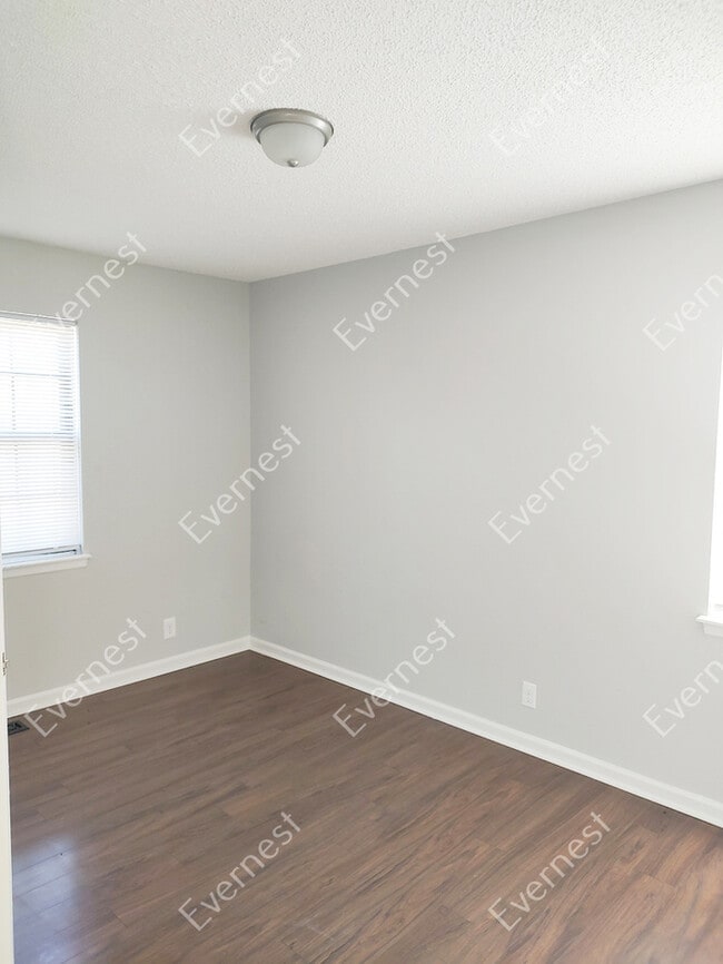 Building Photo - 3 Bed & 2.5 Bath House in Olathe / Pet-Fri...