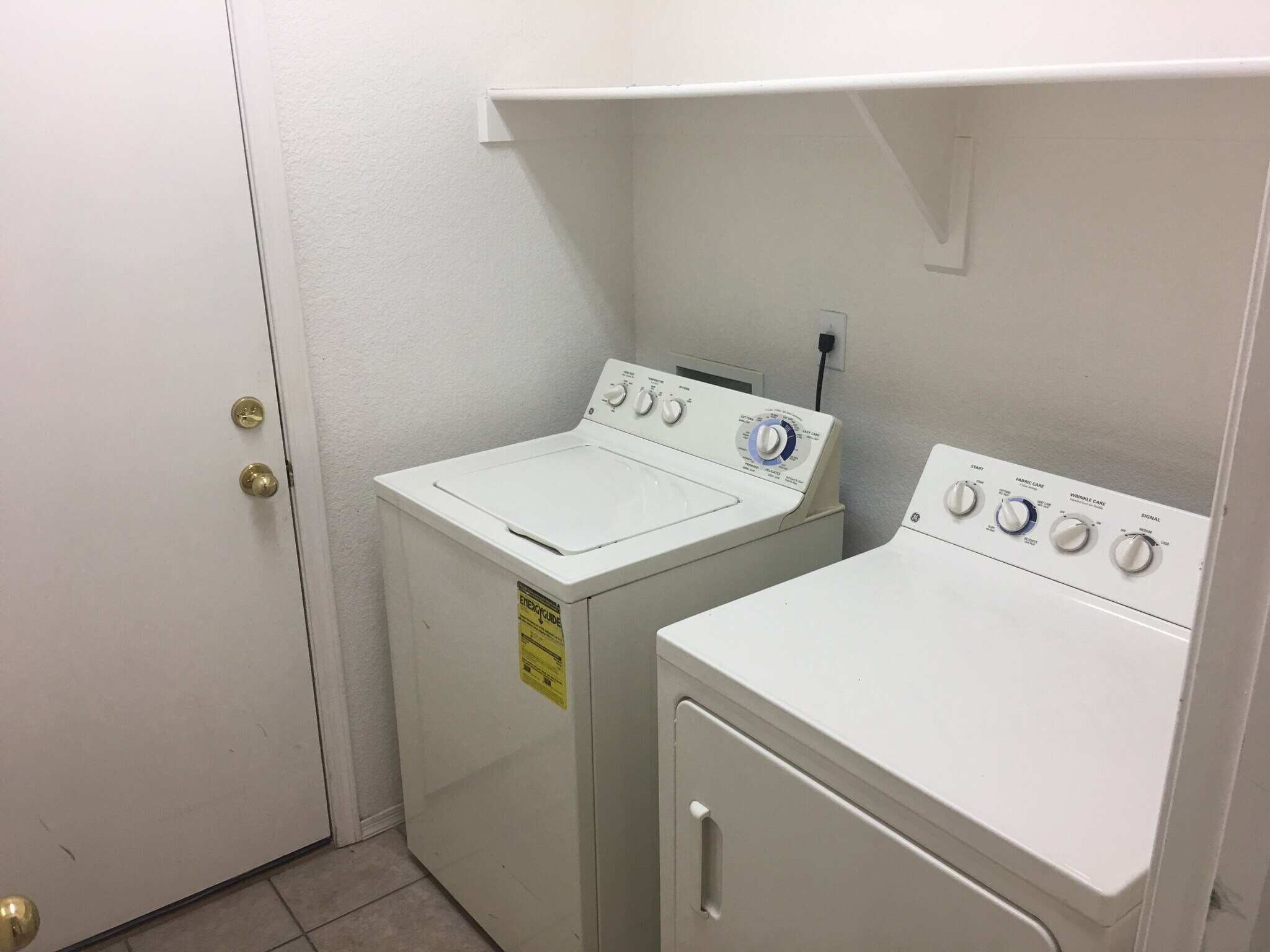 Building Photo - 9128 W Berkeley Rd