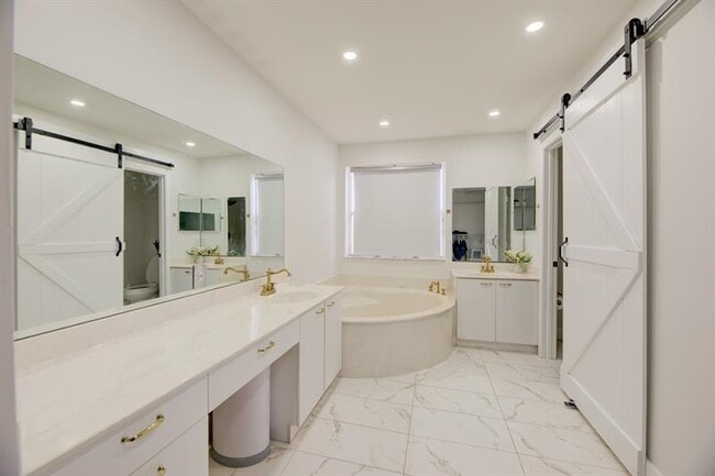 Building Photo - 724 NW 155th Terrace